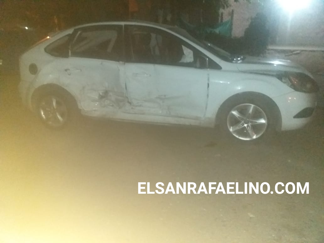 Fuerte choque entre dos automóviles