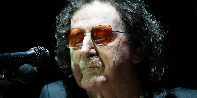 Charly García sufrió un accidente y debió suspender su presentación en Cosquín Rock