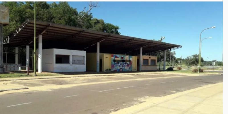 Violaron «en manada» a una chica de 15 años, grabaron el abuso y la amenazaron con viralizarlo