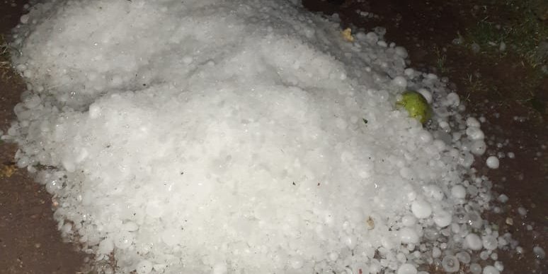 Fuerte tormenta con granizo en la Ciudad y distritos