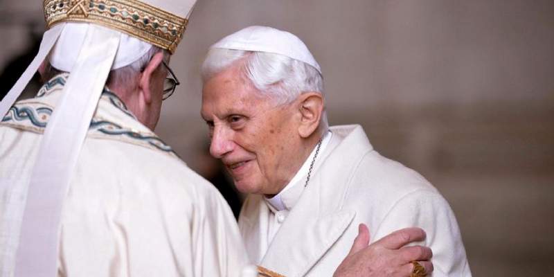 Ratzinger contra Bergoglio: el tema que enfrenta a los dos Papas