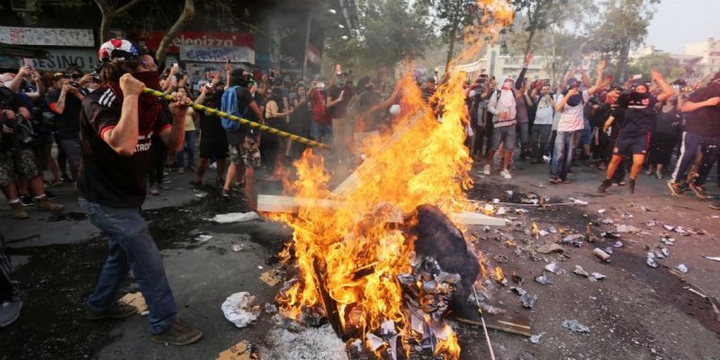 Continúan los enfrentamientos en Chile, a tres meses del «estallido»