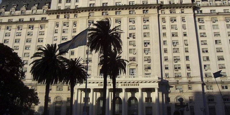 Encontraron tres cajas con materiales explosivos en el Ministerio de Defensa