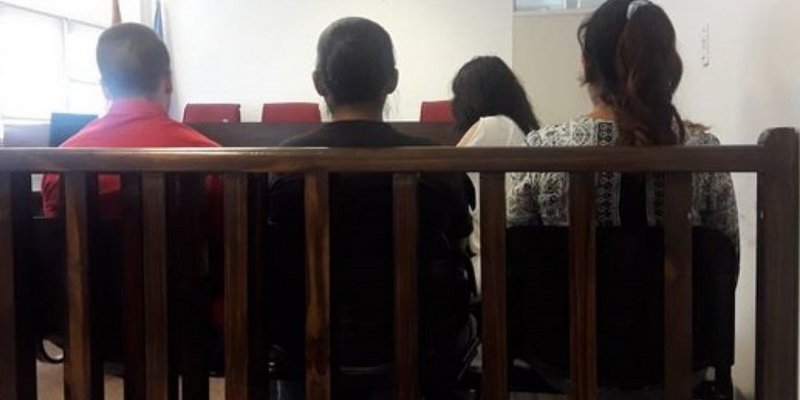 Prostituían a sus hijas de 7 y 10 años: serán juzgados porque la abuela los denunció