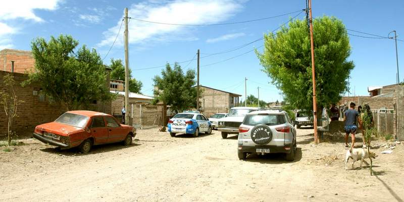 Macabro parricidio en Neuquén: decapitaron al padre en la calle