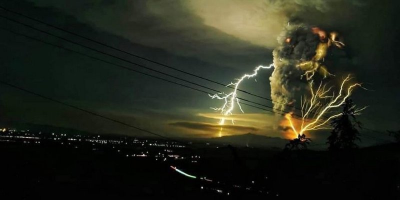Filipinas: miles de evacuados ante la inminente erupción de un volcán