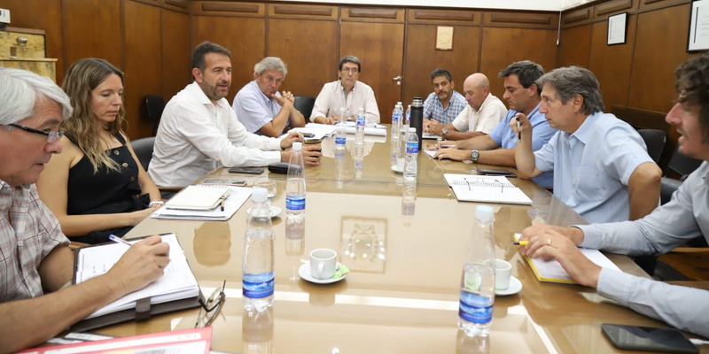 Emir Félix recibió al ministro de Planificación e Infraestructura Pública, Mario Isgro