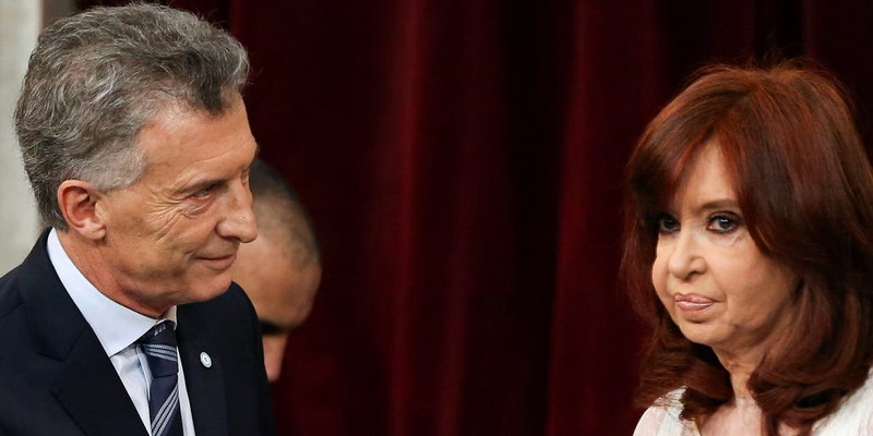 «No puse esa cara, me salió»: Cristina explicó su gesto al saludar a Macri en la asunción de Alberto
