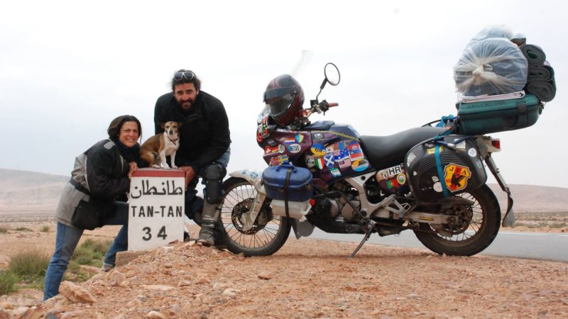 Hace 17 años que viajan en moto y ya visitaron 118 países: salieron en pareja y ahora son una familia