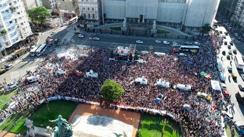 Crimen de Fernando: familiares y amigos marchan al Congreso por justicia