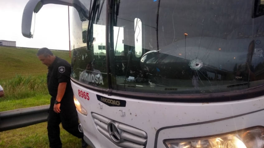 Atacaron a balazos a un micro que viajaba desde Mendoza a Formosa