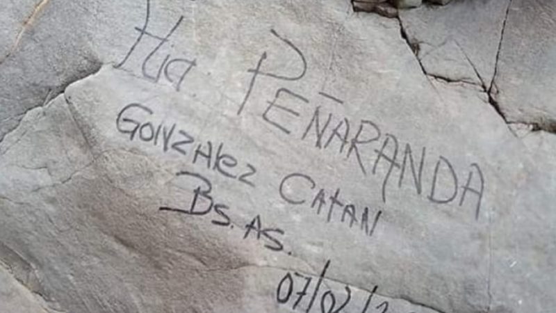 Familia de Gonzalez Catán que pintó rocas en el Cañón del Atuel pagará la limpieza