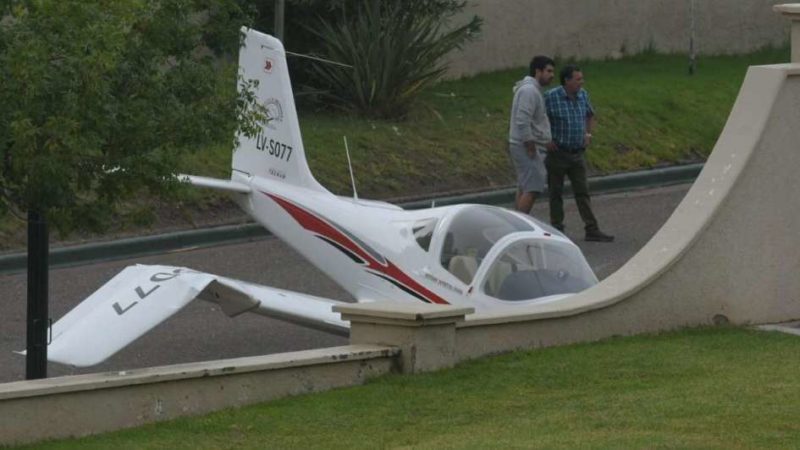 Cayó una avioneta en el interior del barrio Palmares