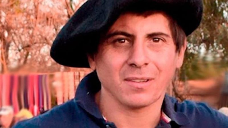 Un jinete que fue aplastado por su caballo despertó del coma y conoció por foto a su hijo recién nacido