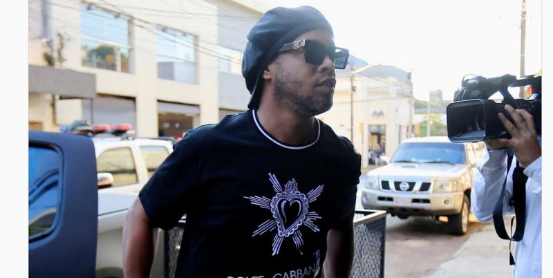 Ronaldinho fue liberado luego de declarar ante la Fiscalía de Paraguay