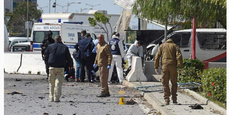 Dos muertos y seis heridos en un doble atentado suicida contra la embajada de EEUU en Túnez