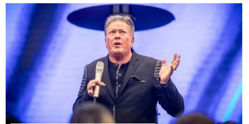 Pastor asegura que los fieles que paguen el diezmo estarán protegidos del coronavirus