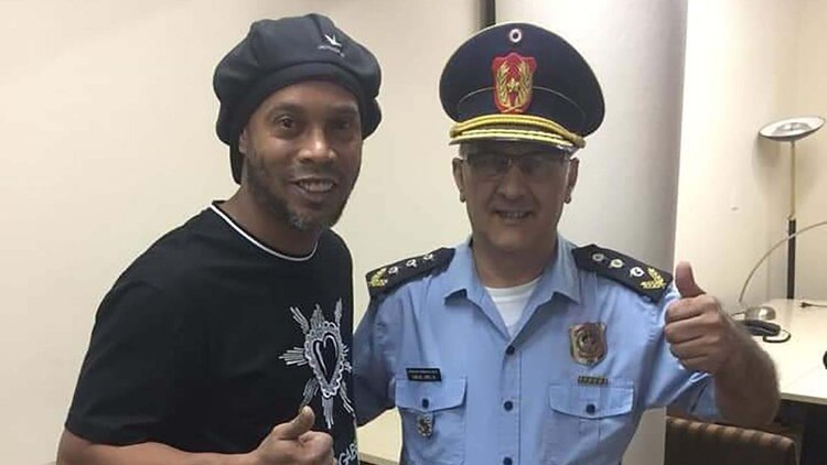 Tras su detención en Paraguay, las fotos de Ronaldinho que desataron un nuevo escándalo
