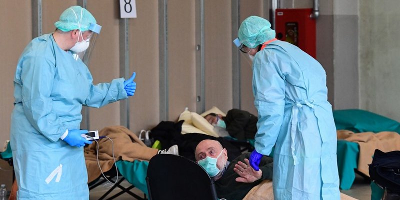 Italia: el dramático suicidio de dos enfermeras y la angustia por los médicos muertos