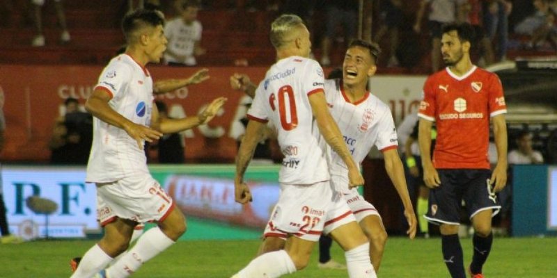 Huracán cortó la mala racha y golpeó a Independiente