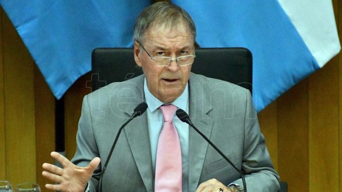 Schiaretti reduce 45% su sueldo y la decisión alcanza a todo el personal político