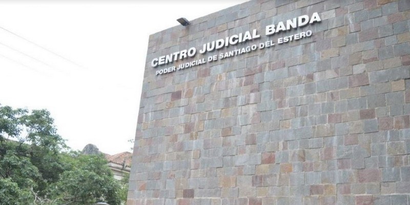 Detienen a empleados judiciales por robar armas secuestradas y venderlas por internet