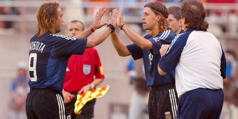 Crespo a fondo: «Bielsa evitaba citarnos con Batistuta para no generar roces»