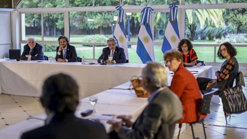 Fernández analizó en Olivos con el Comité de Expertos la próxima fase de cuarentena