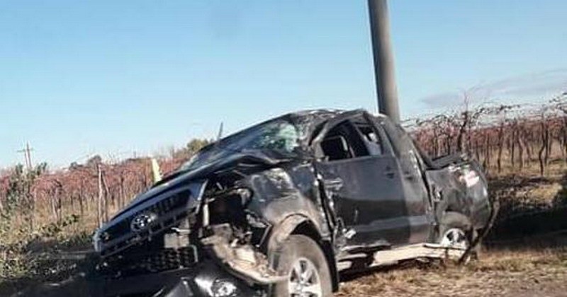 Dos vuelcos y dos muertes en las rutas del sur