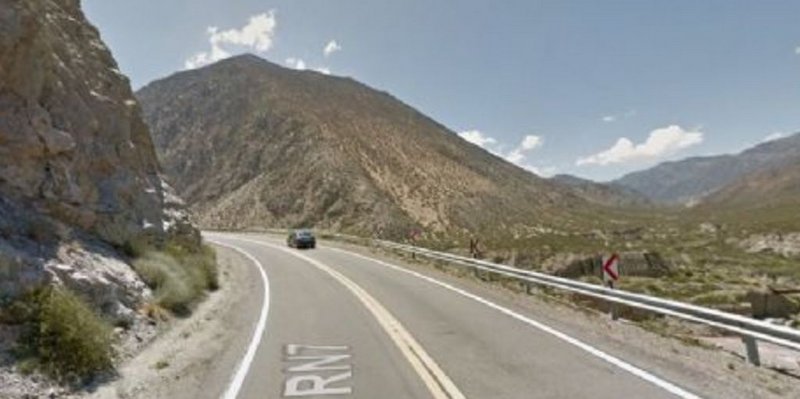 Un camionero falleció tras volcar en alta montaña