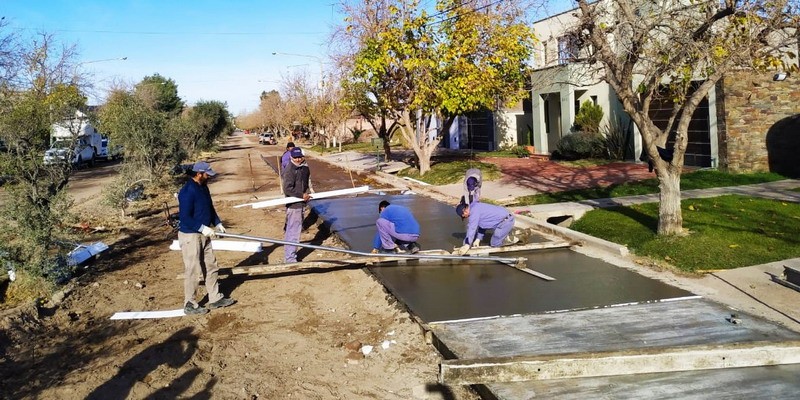 Con tres frentes de obra, el Municipio retomó el plan de asfalto