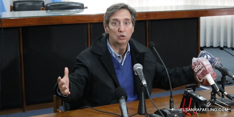 “Estoy totalmente de acuerdo con la posición del gobernador seguir adelante con los procesos de la obra”, aseguró Emir Félix