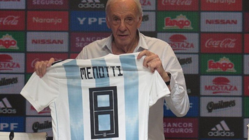 Menotti dejó de lado sus diferencias con Bilardo: «Me duele mucho lo que le está pasando»