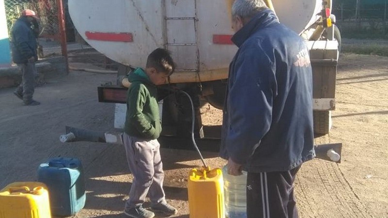 El municipio entrega agua en La Nora, Bombal y Tabanera y Colonia Española