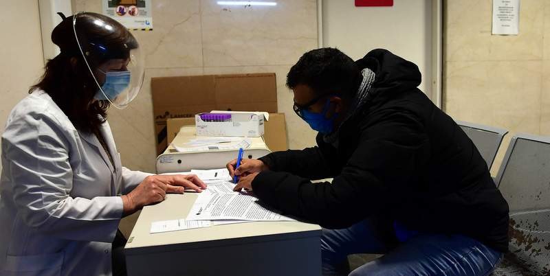 El Gobierno dará un subsidio de $15 mil a familiares de víctimas de coronavirus