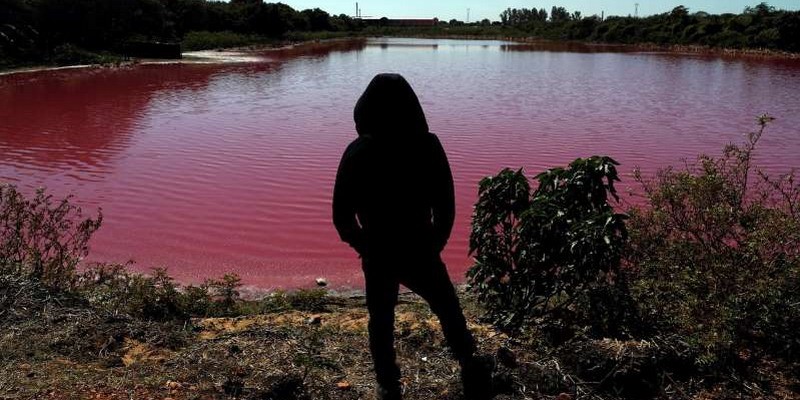 Paraguay: el lago rosa contaminado que preocupa hasta a Leonardo Di Caprio