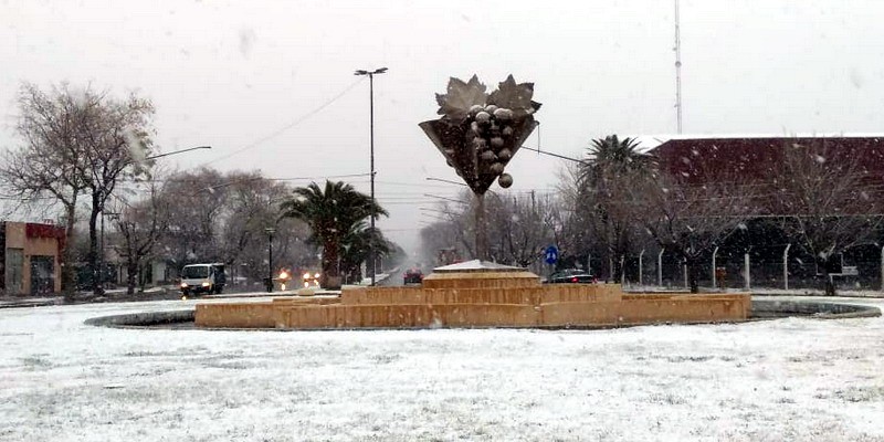 San Rafael amaneció blanco. Imágenes