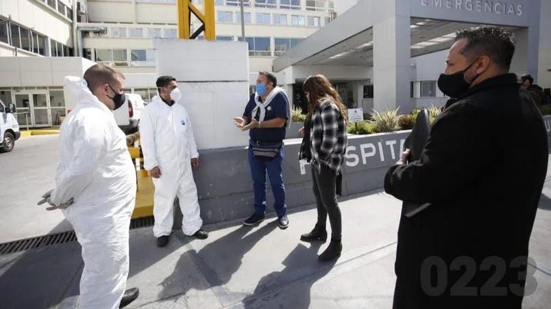Le entregaron el cuerpo de su padre a otra familia y lo cremaron: «No sé si está en el mar o en un inodoro»