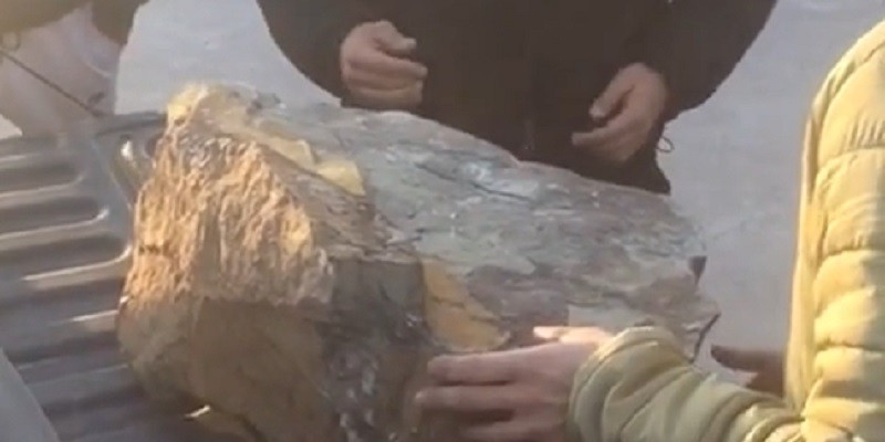 La justicia busca identificar a quienes tiraron una gran roca en Agua del Toro