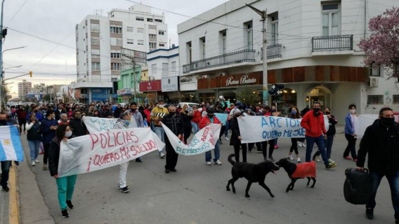 El reclamo de la Policía Bonaerense se trasladó al interior del país con protestas en siete provincias