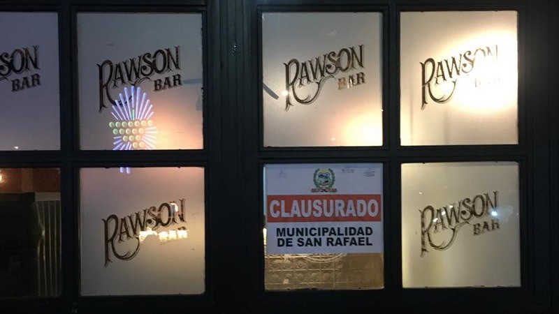 Rawson Bar: propietario molesto por la clausura de su negocio