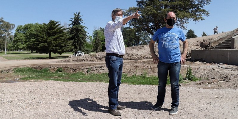 Emir Félix supervisó obras en el futuro Parque de los Jóvenes
