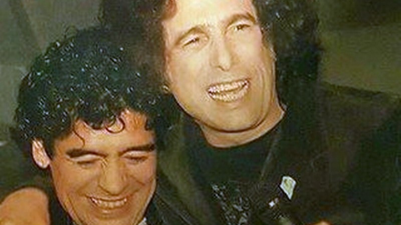 El regalo de Calamaro a Maradona: “El rey de los diferentes”