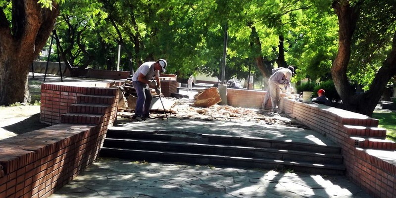Iniciaron los trabajos para poner en valor la Plaza Independencia