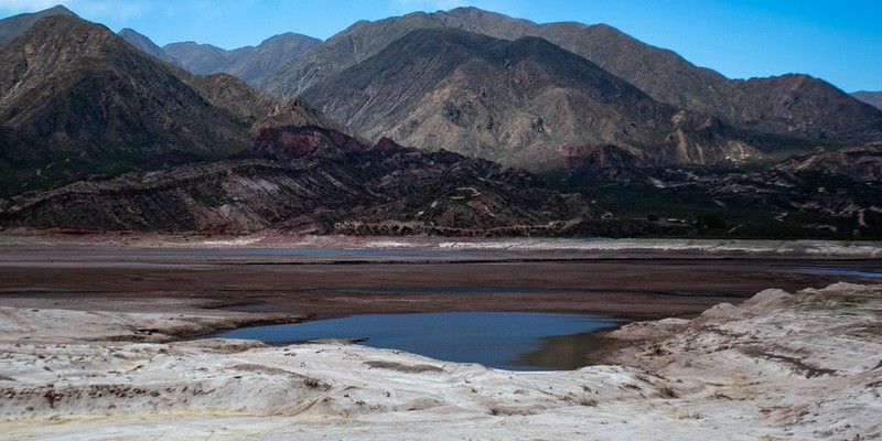 Más de 60 personas quedaron varadas en el dique Potrerillos