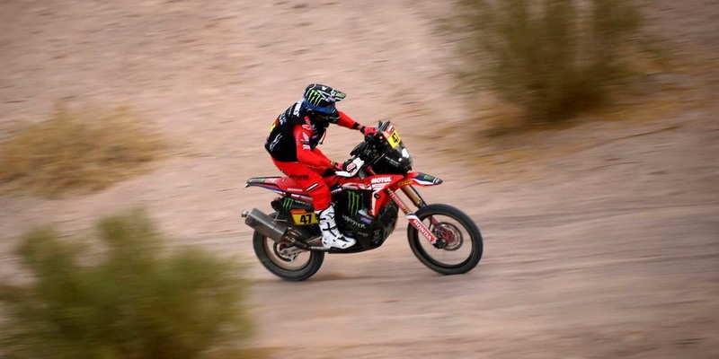 Histórico triunfo del argentino Kevin Benavides: se consagró campeón del Rally Dakar en motos