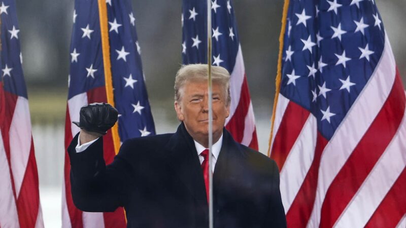 Trump anunció la reapertura de las fronteras aéreas y Biden lo desmintió