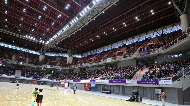 Mendoza: toman examen en un estadio para casi 10 mil personas