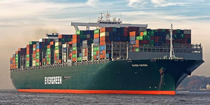 Un buque gigante atravesado en el Canal de Suez bloquea el 10 % del tráfico marítimo mundial