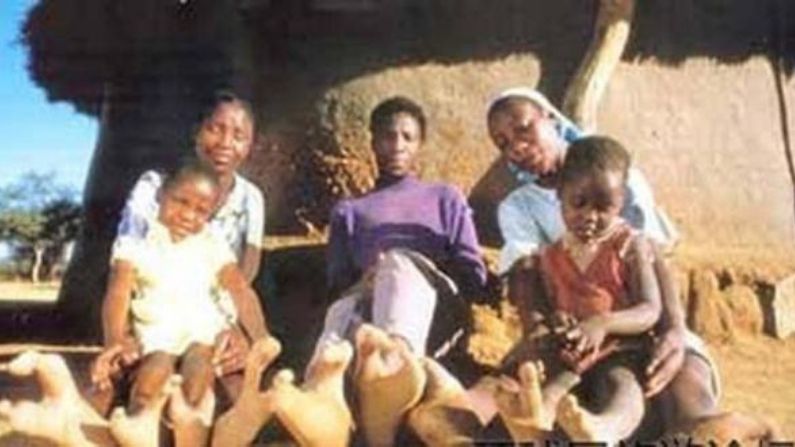 La misteriosa tribu africana con pies de avestruz